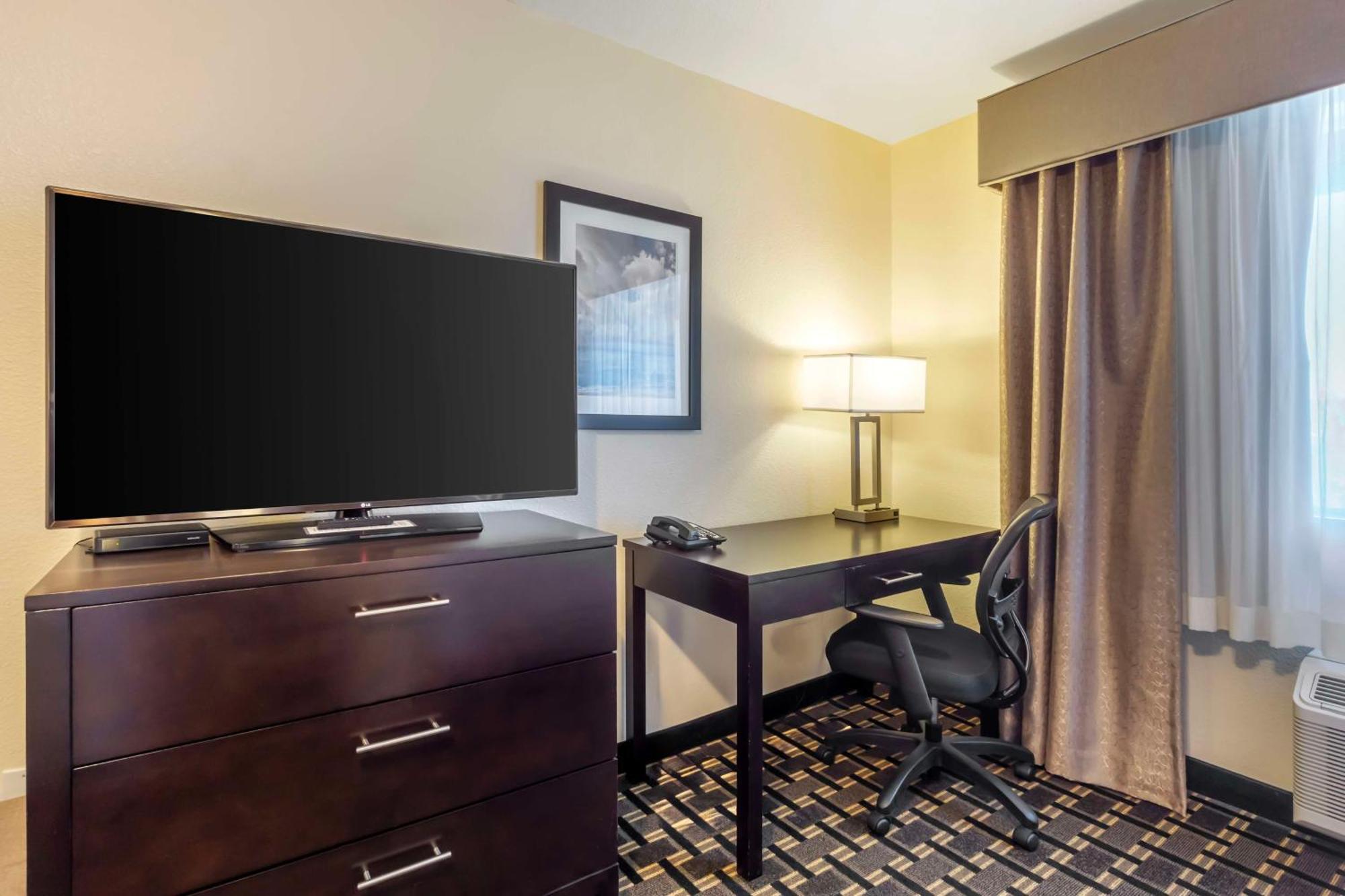 Best Western Plus Edmonds Harbor Inn Esterno foto
