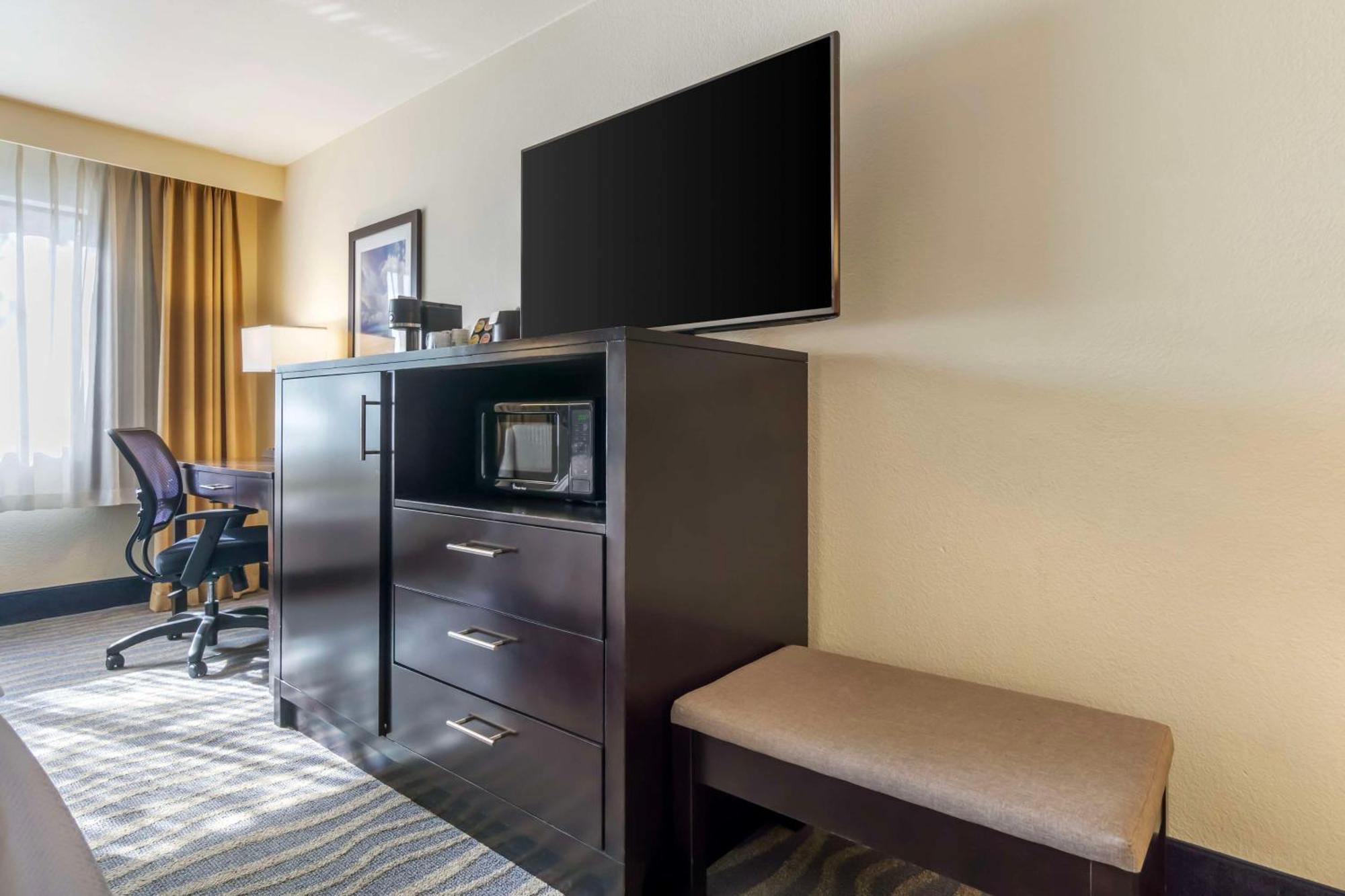 Best Western Plus Edmonds Harbor Inn Esterno foto