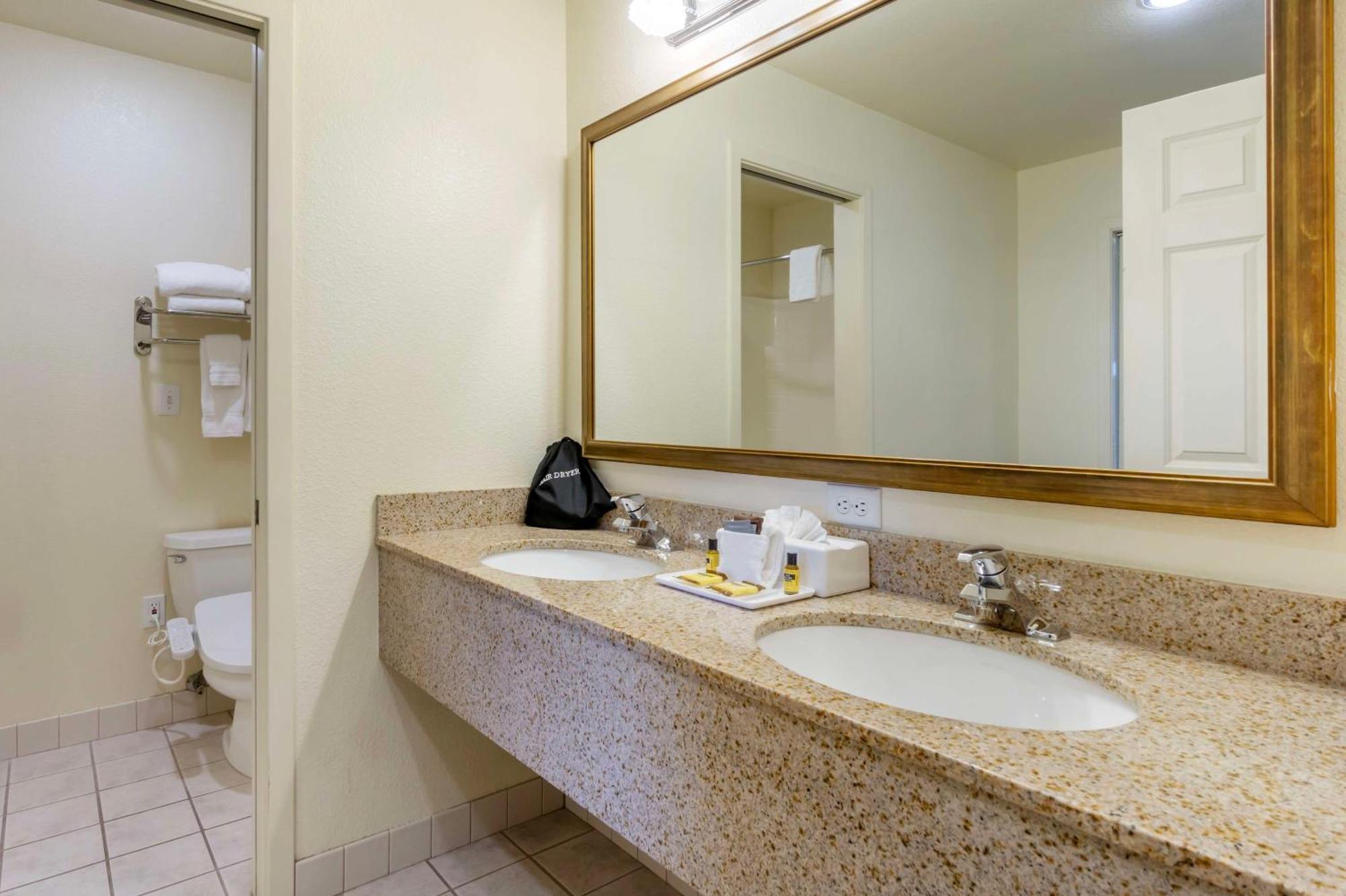 Best Western Plus Edmonds Harbor Inn Esterno foto