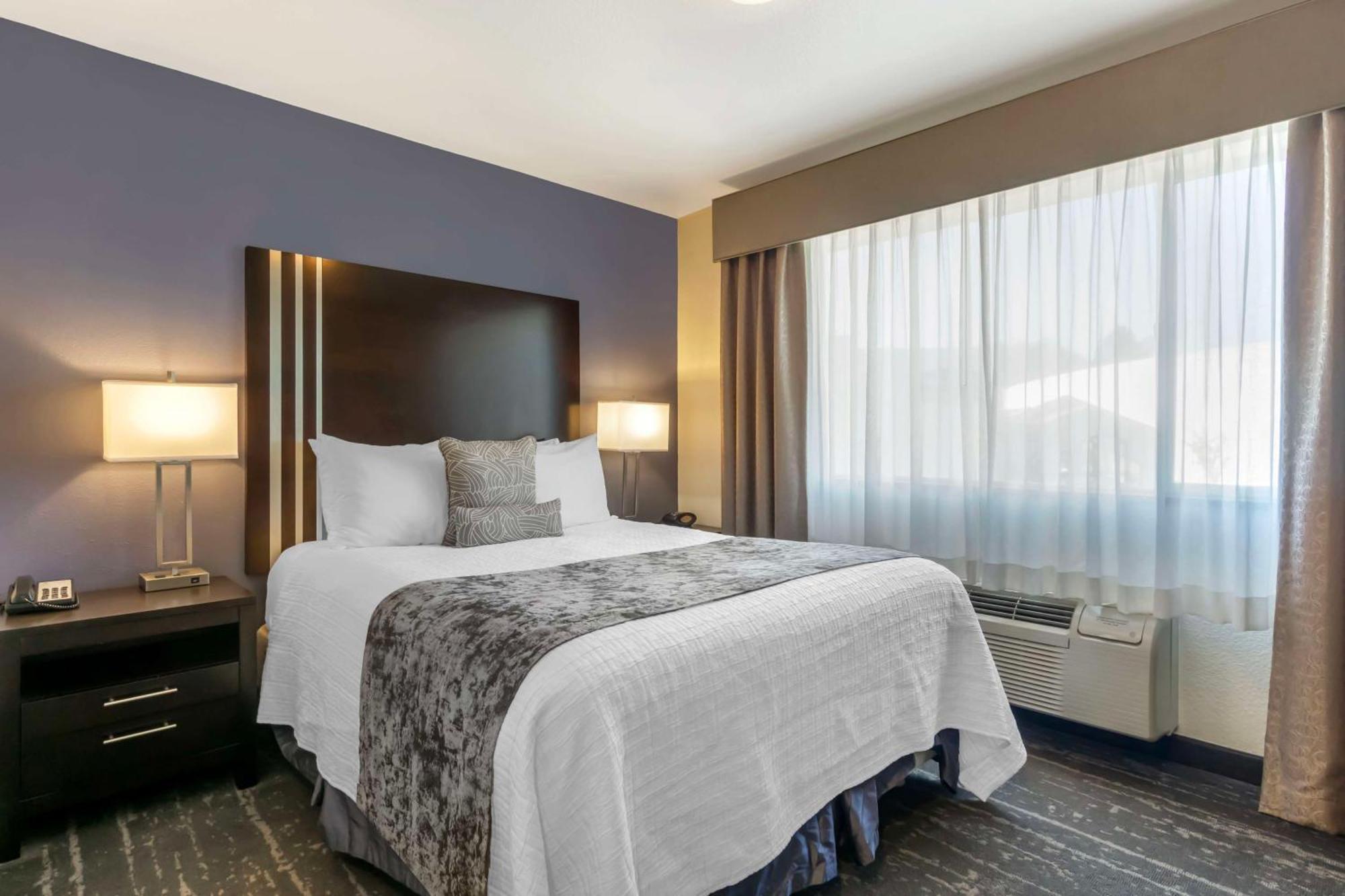 Best Western Plus Edmonds Harbor Inn Esterno foto
