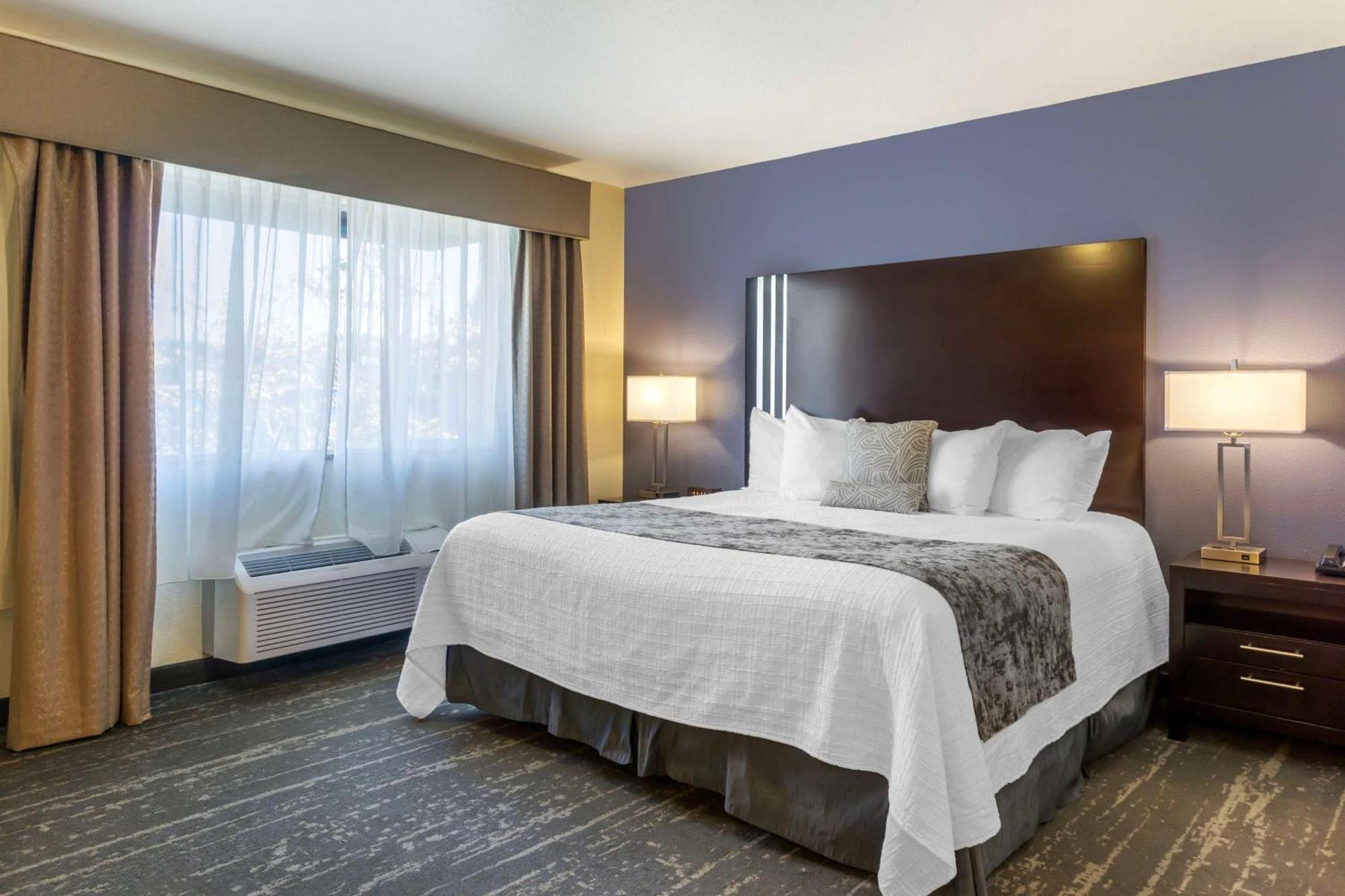 Best Western Plus Edmonds Harbor Inn Esterno foto